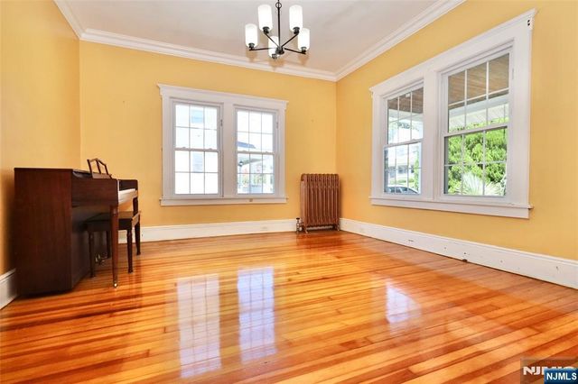 233 Hamilton Place, Hackensack, NJ 07601