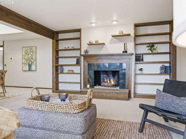 325 Alpine St, Seaside, OR 97138