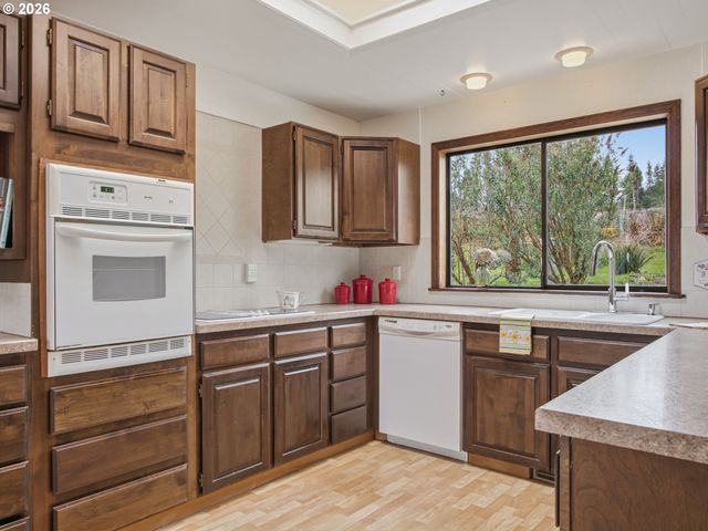 325 Alpine St, Seaside, OR 97138