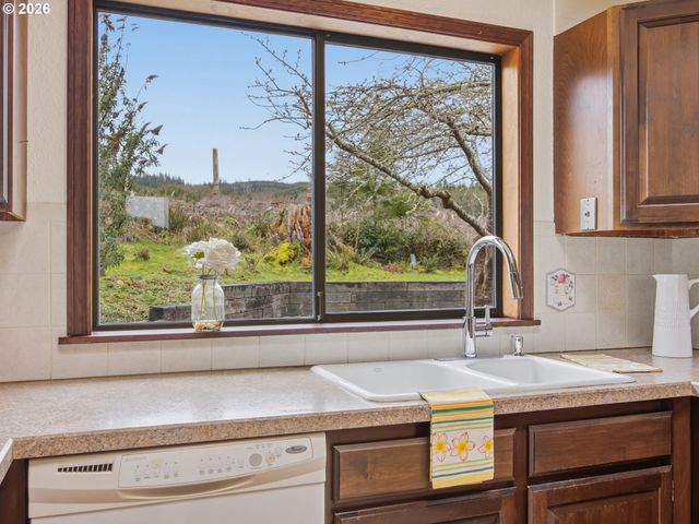 325 Alpine St, Seaside, OR 97138