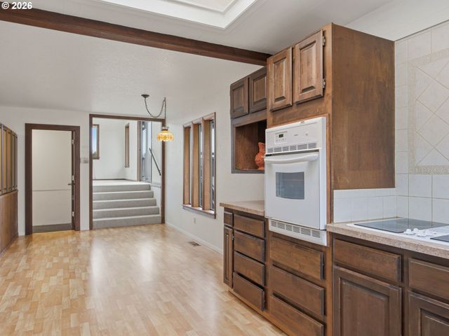 325 Alpine St, Seaside, OR 97138