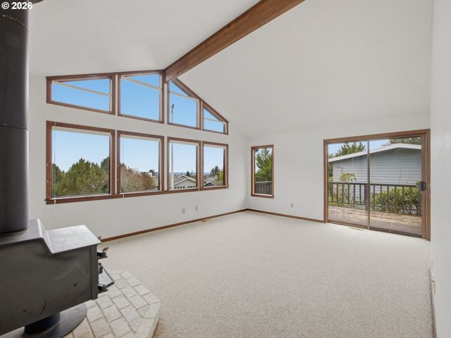 325 Alpine St, Seaside, OR 97138