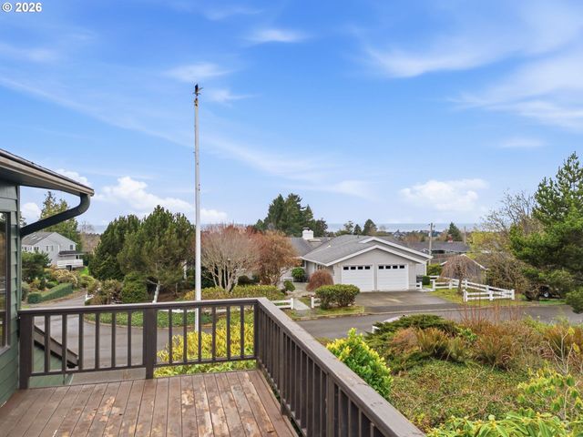 325 Alpine St, Seaside, OR 97138