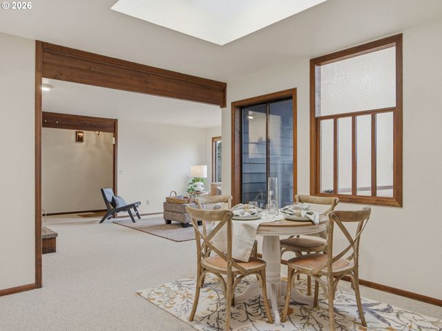 325 Alpine St, Seaside, OR 97138