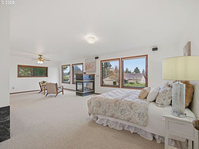 325 Alpine St, Seaside, OR 97138