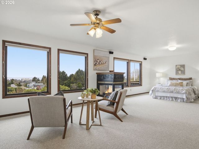 325 Alpine St, Seaside, OR 97138