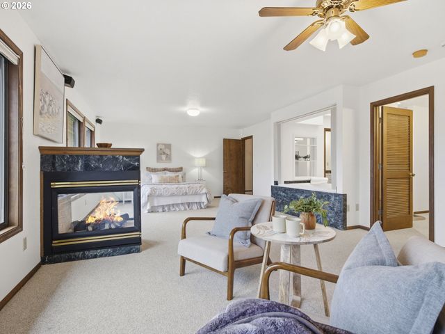 325 Alpine St, Seaside, OR 97138