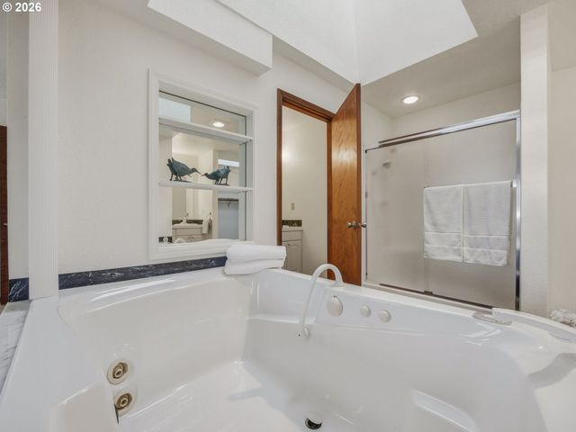 325 Alpine St, Seaside, OR 97138