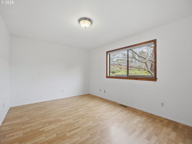 325 Alpine St, Seaside, OR 97138