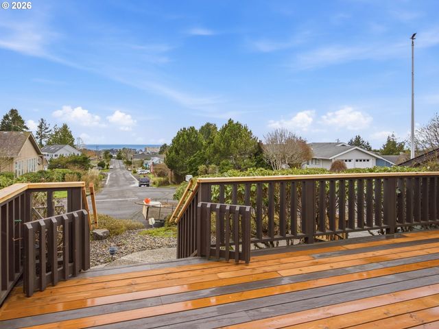 325 Alpine St, Seaside, OR 97138
