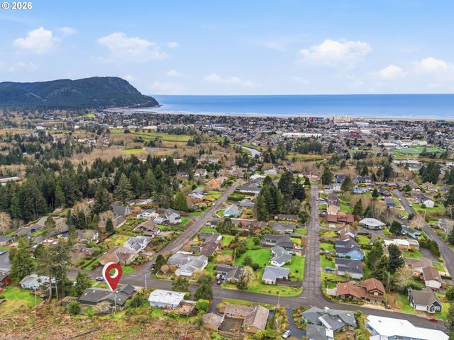 325 Alpine St, Seaside, OR 97138