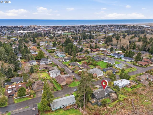 325 Alpine St, Seaside, OR 97138
