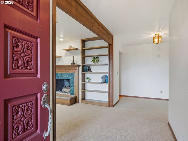 325 Alpine St, Seaside, OR 97138