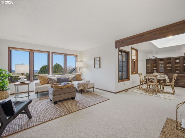 325 Alpine St, Seaside, OR 97138