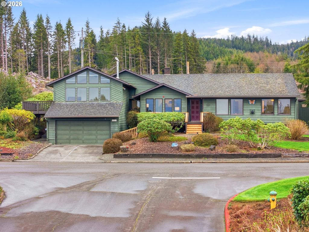 325 Alpine St, Seaside, OR 97138