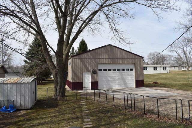 909 S 6th Street, Osage, IA 50461