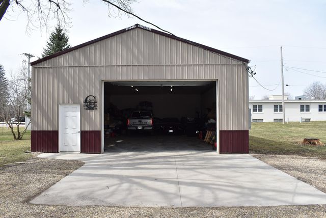 909 S 6th Street, Osage, IA 50461