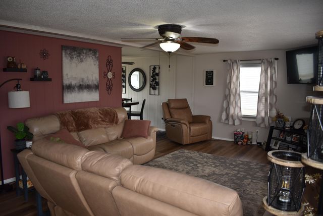 909 S 6th Street, Osage, IA 50461