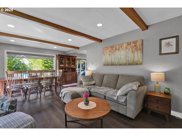 1648 LAUREL Way, Albany, OR 97321