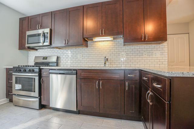 6803 N Ridge Boulevard 106, Chicago, IL 60645