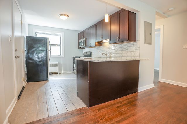 6803 N Ridge Boulevard 106, Chicago, IL 60645