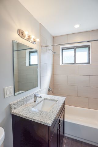 6803 N Ridge Boulevard 106, Chicago, IL 60645