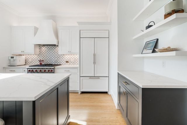 560 E 5th St 2, Boston, MA 02127