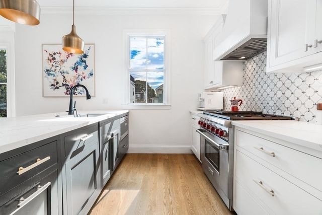 560 E 5th St 2, Boston, MA 02127