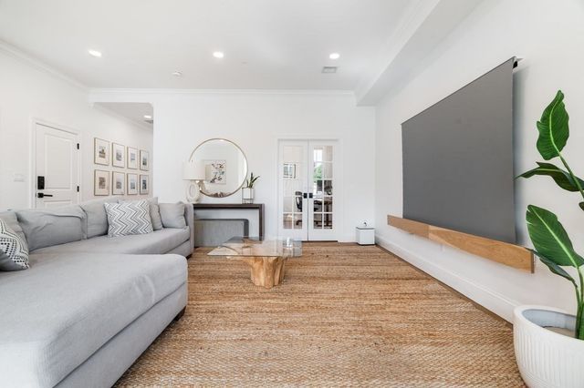 560 E 5th St 2, Boston, MA 02127