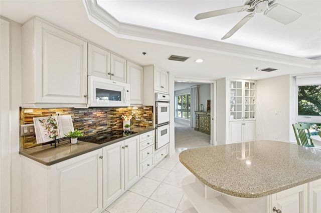 2410 HARBOURSIDE DRIVE 111, Longboat Key, FL 34228