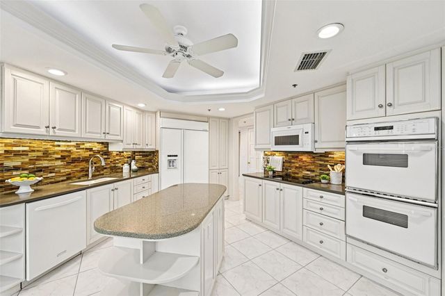 2410 HARBOURSIDE DRIVE 111, Longboat Key, FL 34228