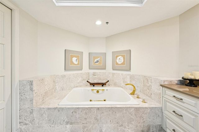 2410 HARBOURSIDE DRIVE 111, Longboat Key, FL 34228