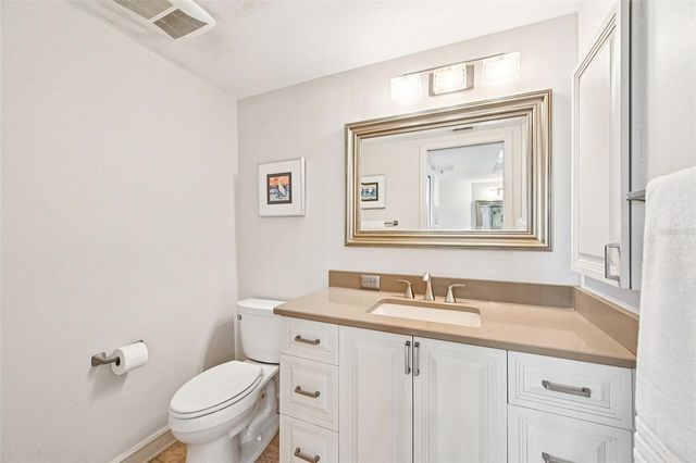 2410 HARBOURSIDE DRIVE 111, Longboat Key, FL 34228