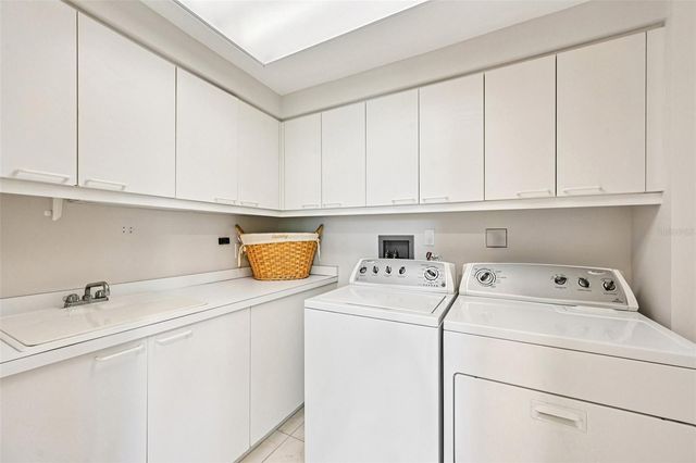 2410 HARBOURSIDE DRIVE 111, Longboat Key, FL 34228