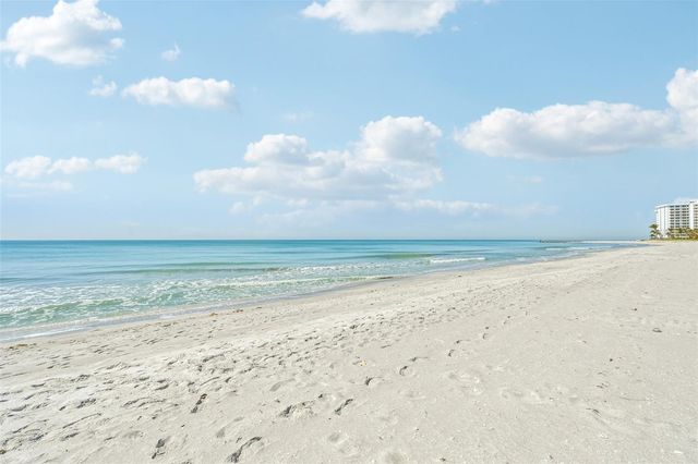 2410 HARBOURSIDE DRIVE 111, Longboat Key, FL 34228