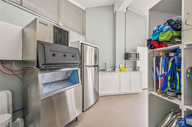 2410 HARBOURSIDE DRIVE 111, Longboat Key, FL 34228