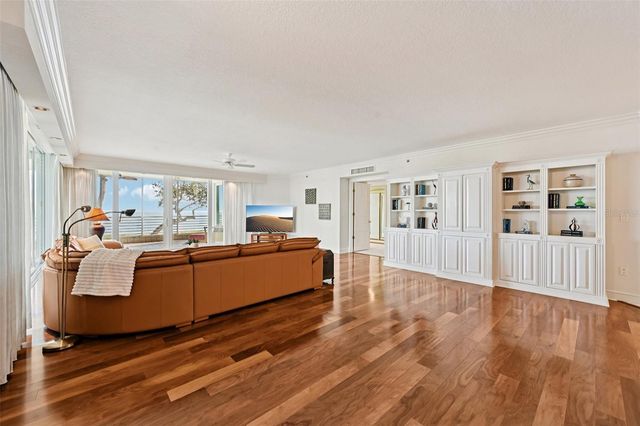 2410 HARBOURSIDE DRIVE 111, Longboat Key, FL 34228