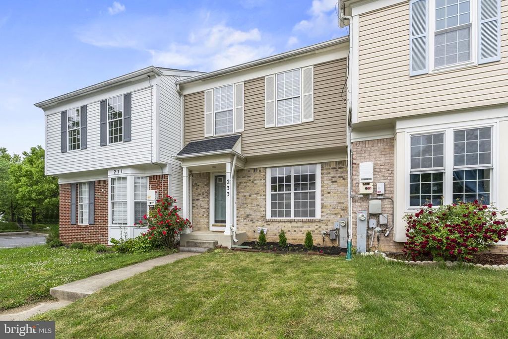 Image 2 of property listing at 233 KIRBYS LANDING CT, Odenton, MD 21113