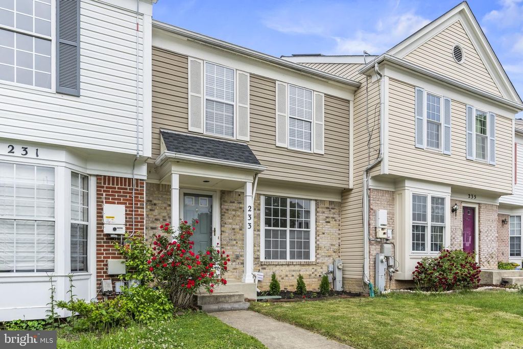 Image 3 of property listing at 233 KIRBYS LANDING CT, Odenton, MD 21113