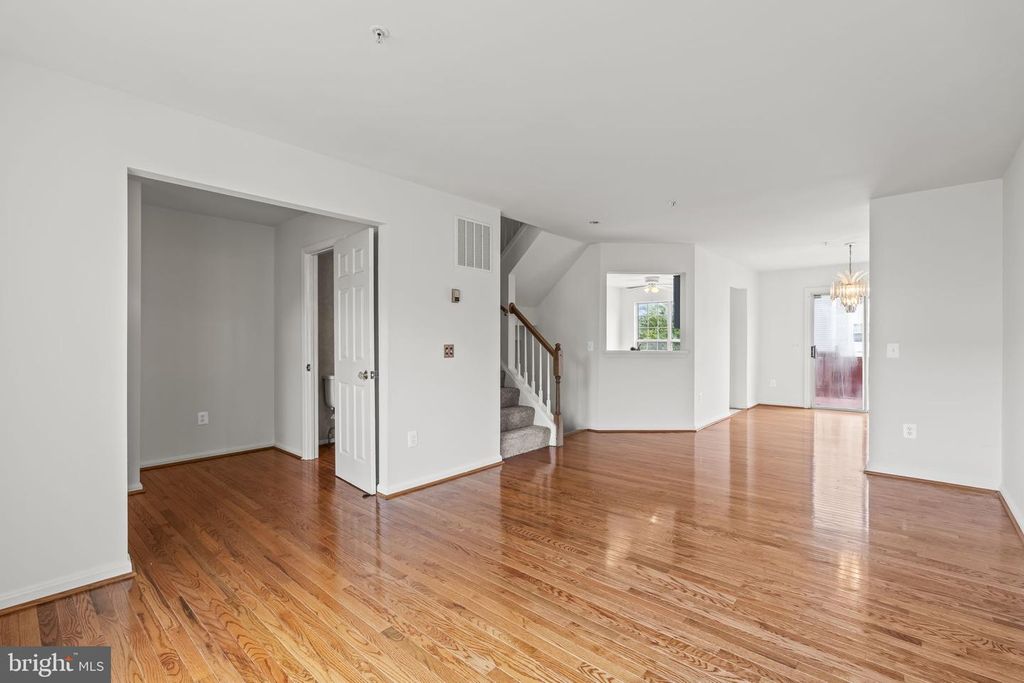 Image 5 of property listing at 233 KIRBYS LANDING CT, Odenton, MD 21113