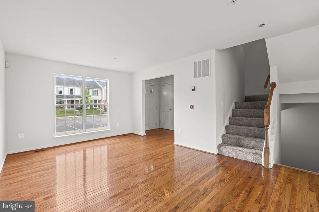 Image 7 of property listing at 233 KIRBYS LANDING CT, Odenton, MD 21113