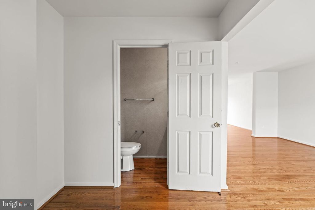 Image 8 of property listing at 233 KIRBYS LANDING CT, Odenton, MD 21113