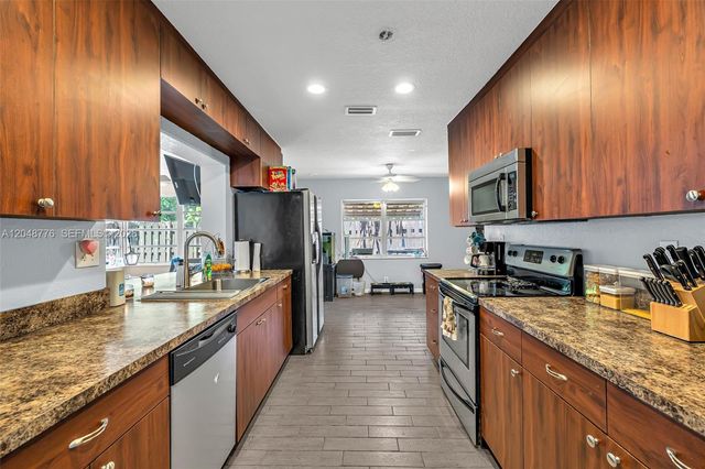 5045 SW 10th Street, Margate, FL 33068