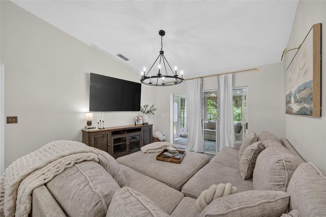 2429 SE 18TH CIRCLE, Ocala, FL 34471