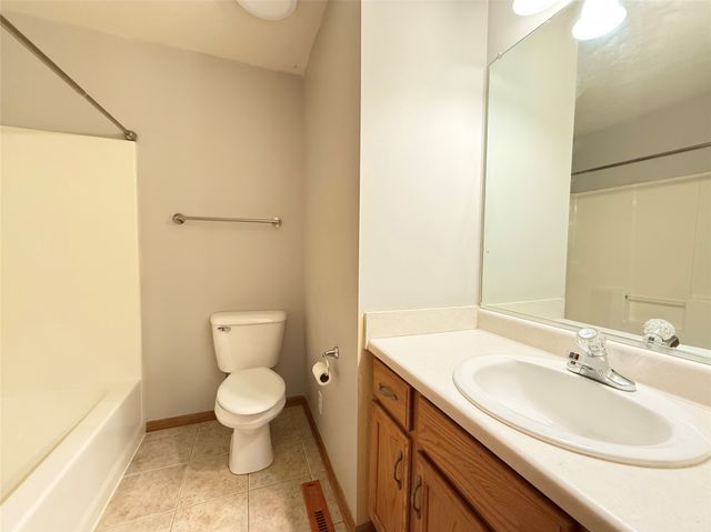 727 SE Ponds Edge Circle, Ankeny, IA 50021