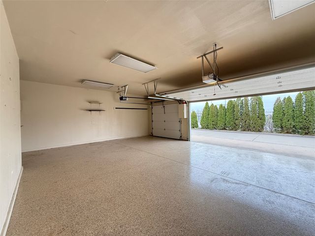 727 SE Ponds Edge Circle, Ankeny, IA 50021