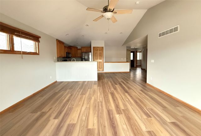 727 SE Ponds Edge Circle, Ankeny, IA 50021