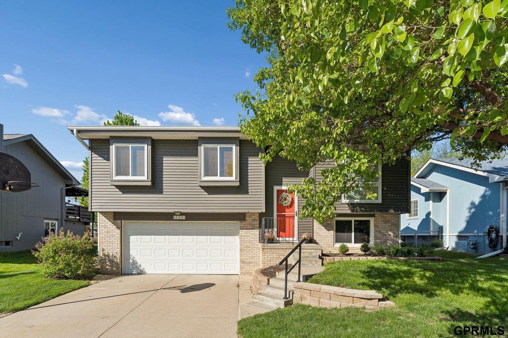 15231 Ontario Street, Omaha, NE 68144