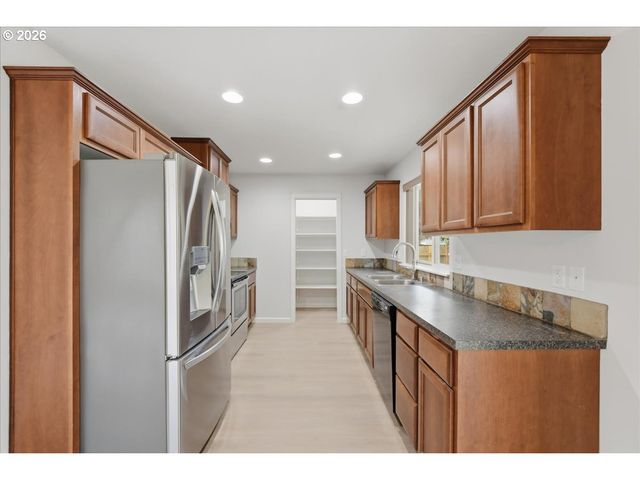 8011 Ne 142ND Ave, Vancouver, WA 98682