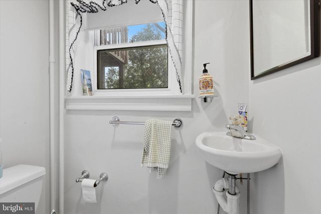 48 E STEWART AVE, Lansdowne, PA 19050
